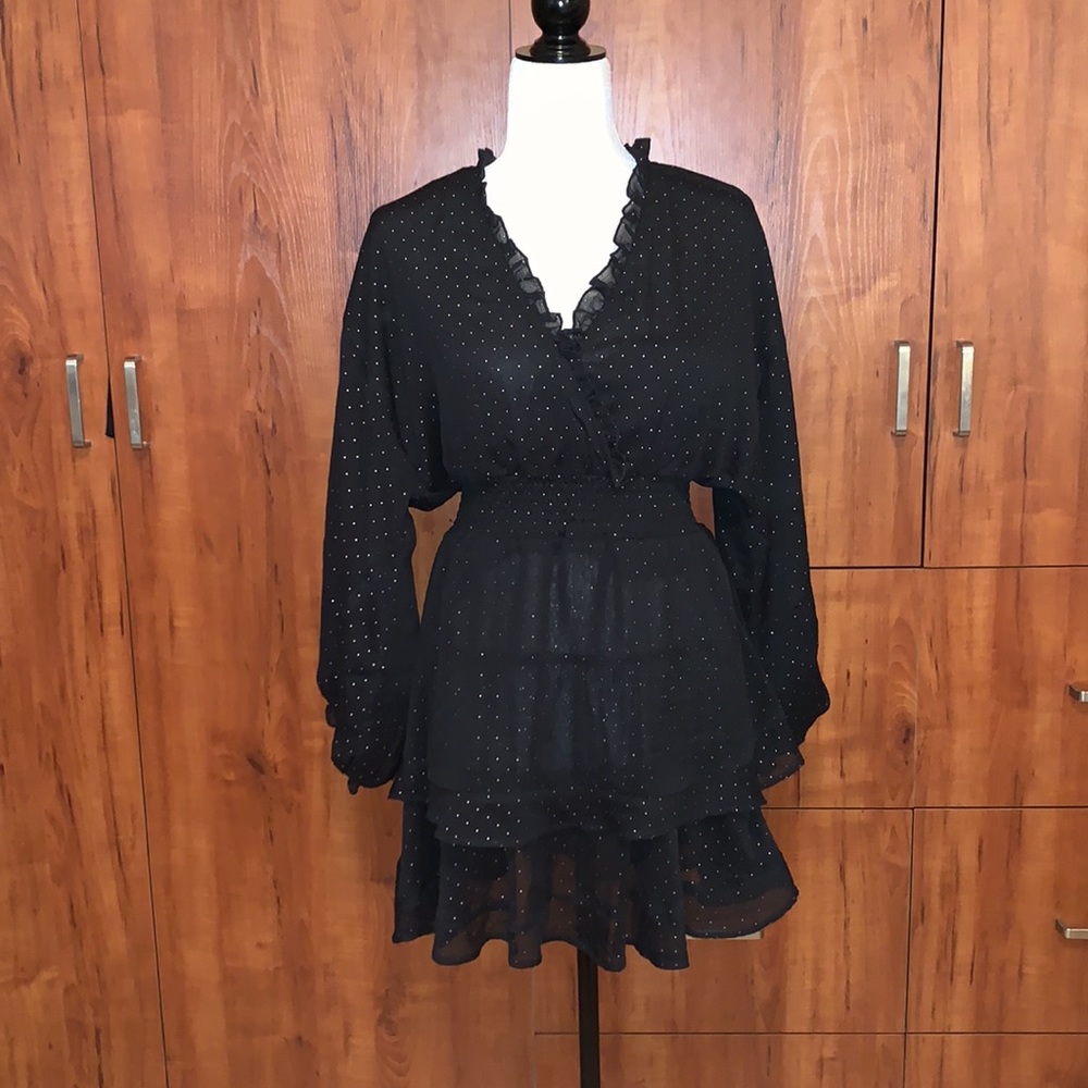 Dynamite V-Neck Ruffled Dress - Picture 3 of 9